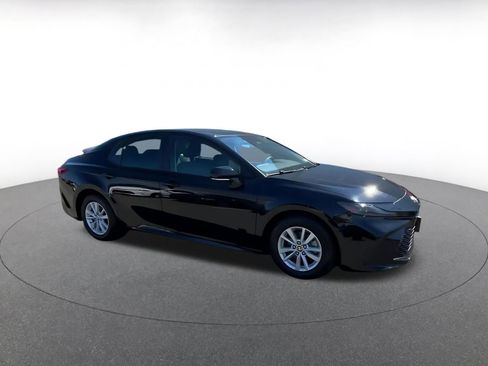 Used 2025 Toyota Camry LE image 2