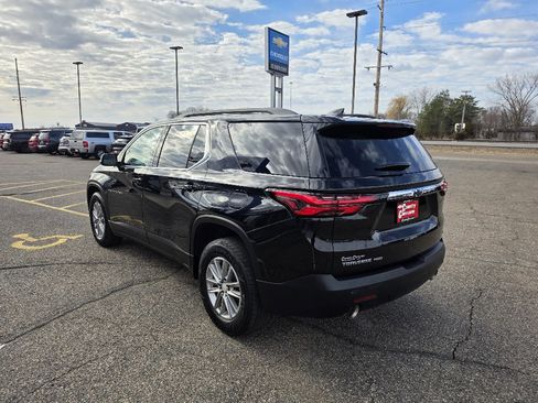 Used 2022 Chevrolet Traverse LT image 3