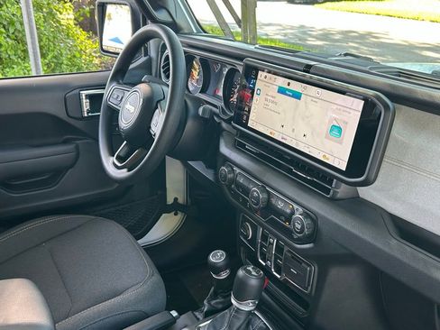 Used 2025 Jeep Wrangler Sport image 28