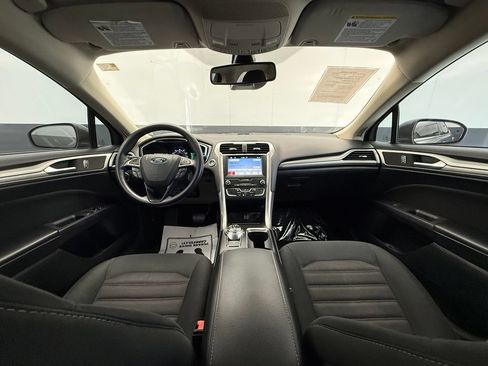 Used 2019 Ford Fusion SE FWD image 4