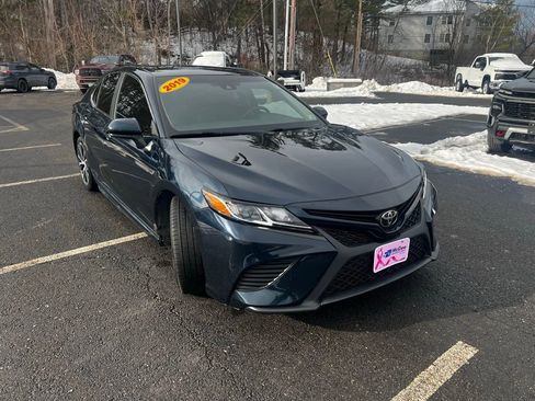 Used 2019 Toyota Camry L image 7