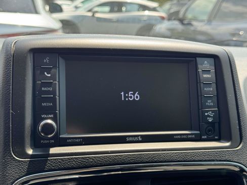 Used 2019 Dodge Grand Caravan SE w/ UConnect Hands-Free Group FWD image 24