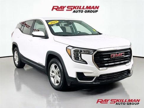 Used 2024 GMC Terrain SLE image 1