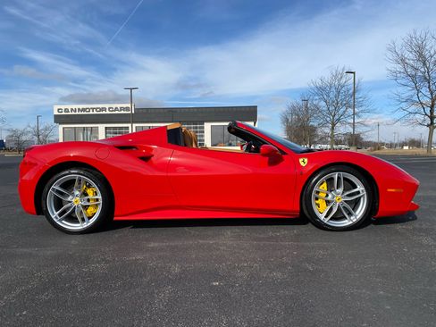 Used 2018 Ferrari 488 Spider image 7