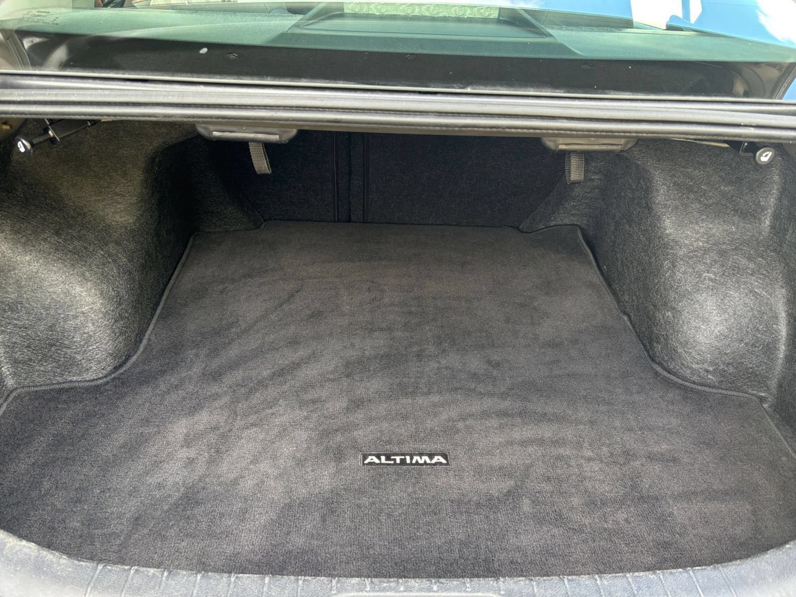 Used 2025 Nissan Altima 2.5 SV FWD image 30