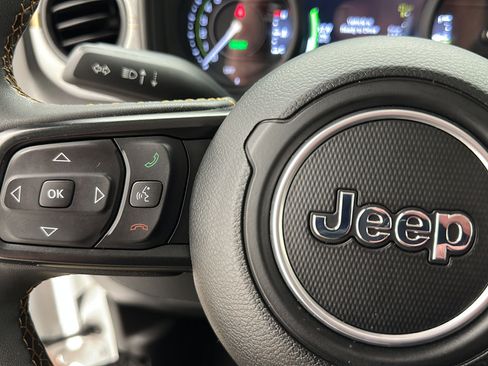 Used 2024 Jeep Wrangler Unlimited w/ Convenience Group AWD/4WD image 17
