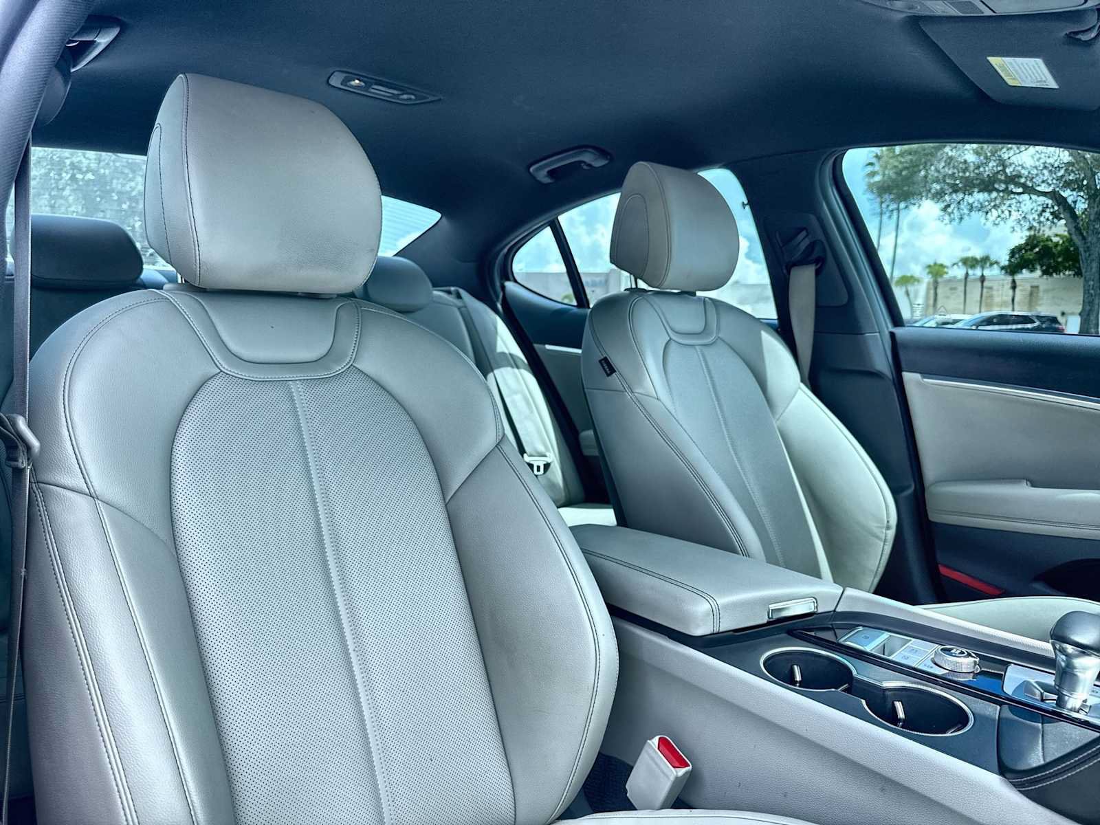 Used 2023 Genesis G70 2.0T RWD image 27