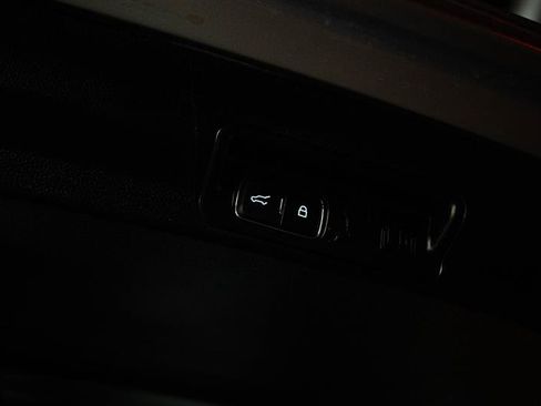 Used 2022 Ford Explorer XLT w/ Equipment Group 202A image 8