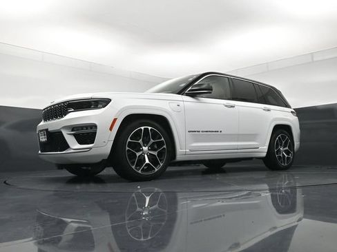 Used 2023 Jeep Grand Cherokee Summit AWD/4WD image 20
