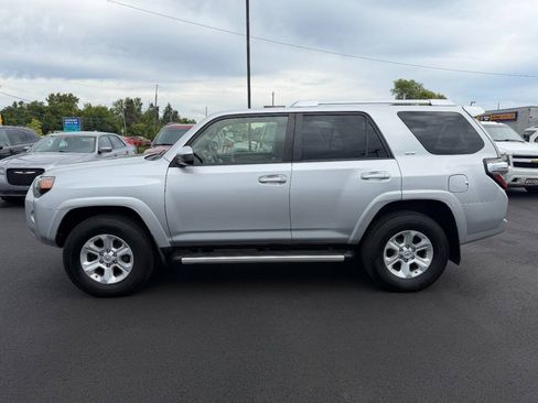 Used 2014 Toyota 4Runner SR5 AWD/4WD image 2