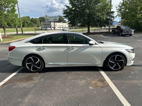 Used 2019 Honda Accord Touring image 8