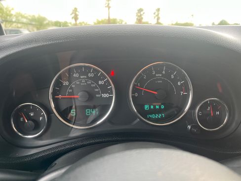 Used 2014 Jeep Wrangler Unlimited Rubicon w/ Connectivity Group AWD/4WD image 18