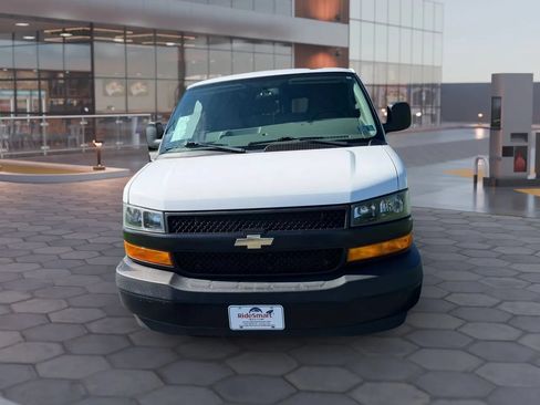 Used 2019 Chevrolet Express 2500 w/ Driver Convenience Package RWD image 7