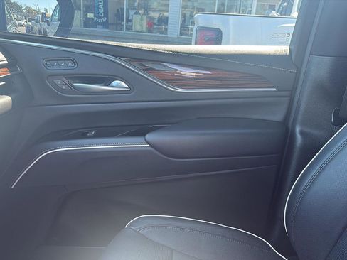 Used 2022 Cadillac Escalade ESV Premium Luxury RWD image 17