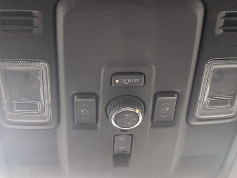 Used 2025 GMC Yukon XL Denali AWD/4WD image 19