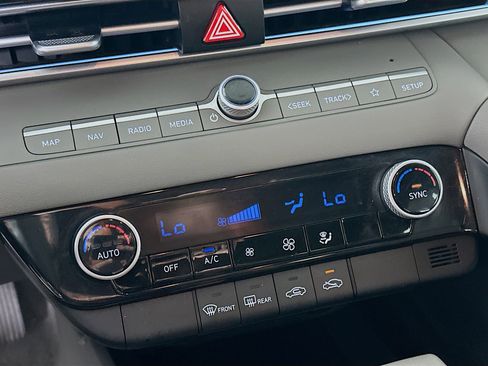 Used 2024 Hyundai Elantra SEL image 24