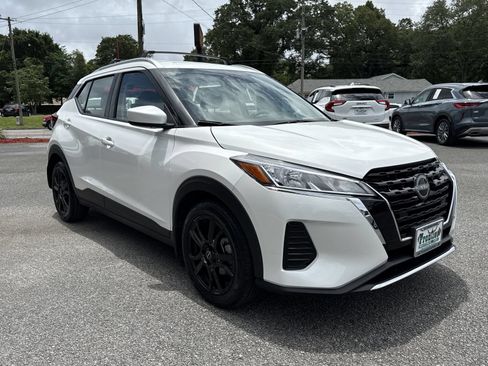 Used 2023 Nissan Kicks SV w/ Exterior Package FWD image 7