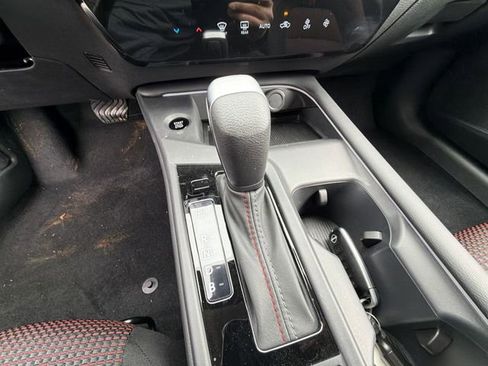 New 2026 Nissan Sentra SR w/ Floor Mat Package FWD image 19