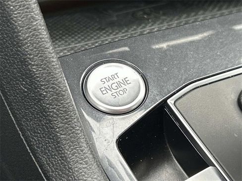 Used 2021 Volkswagen Tiguan SE image 27