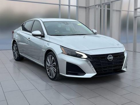 Used 2023 Nissan Altima 2.5 SL AWD/4WD image 1