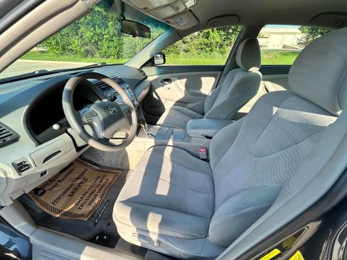 Used 2011 Toyota Camry LE FWD image 12