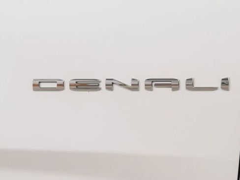 Used 2024 GMC Yukon Denali Ultimate AWD/4WD image 17