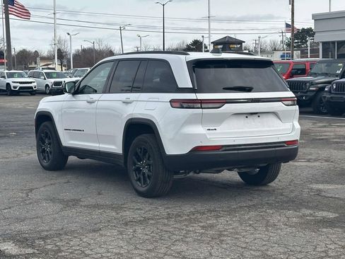 Used 2024 Jeep Grand Cherokee Altitude image 6