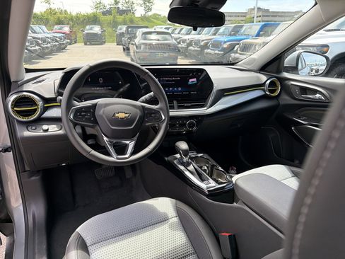 Used 2026 Chevrolet Trax LT w/ LT Convenience Package FWD image 20