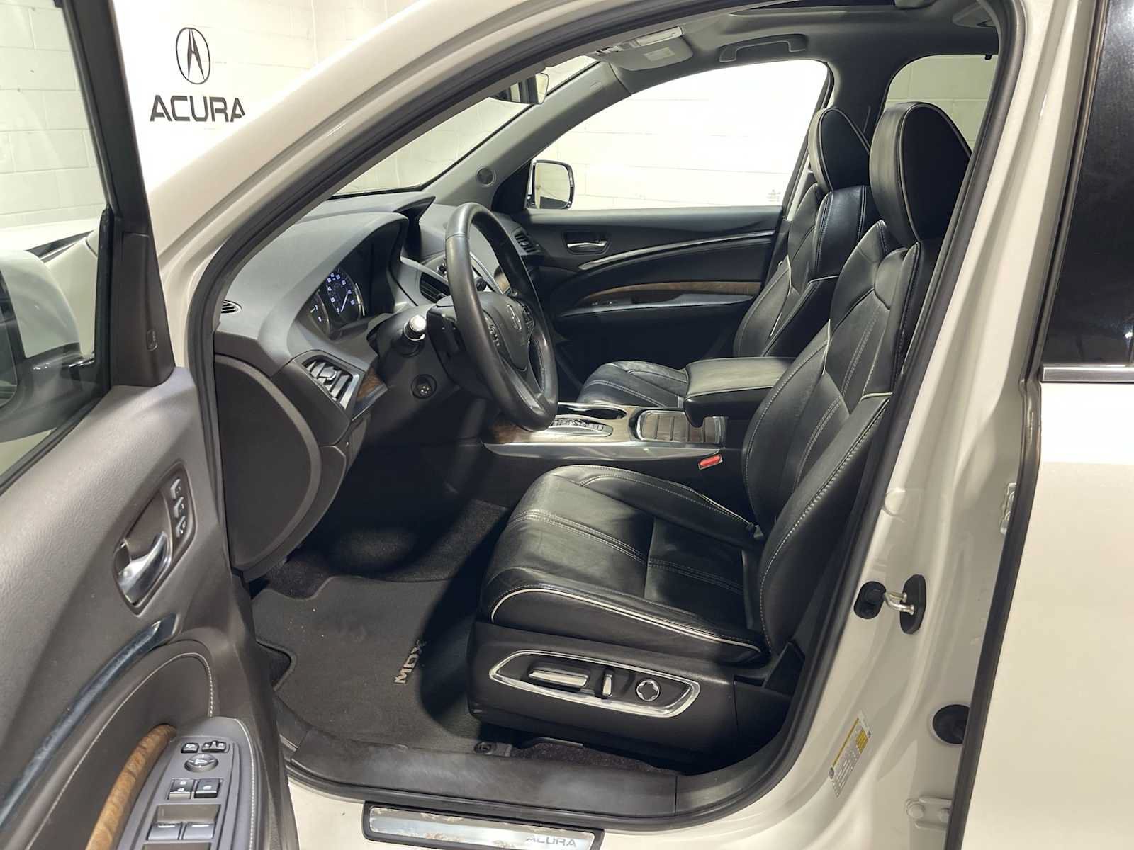 Used 2020 Acura MDX w/ Advance & Entertainment Pkg AWD/4WD image 2