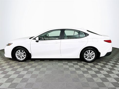 Used 2025 Toyota Camry LE w/ Convenience Package FWD image 4
