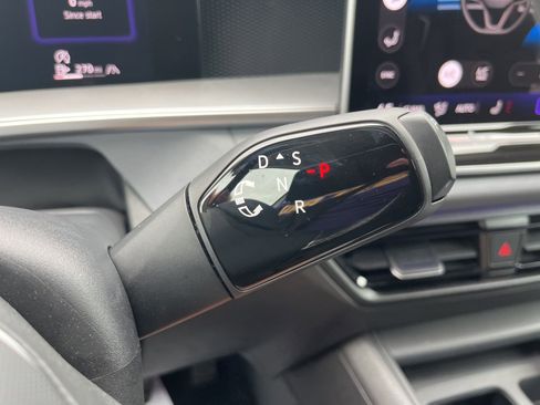 Certified 2025 Volkswagen Tiguan SE AWD/4WD image 18