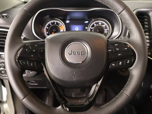 Used 2023 Jeep Cherokee Altitude Lux AWD/4WD image 3