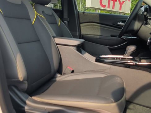 New 2026 Chevrolet Trax ACTIV w/ Sunroof Package FWD image 16