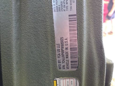 Used 2023 Jeep Wrangler Unlimited Sahara AWD/4WD image 27