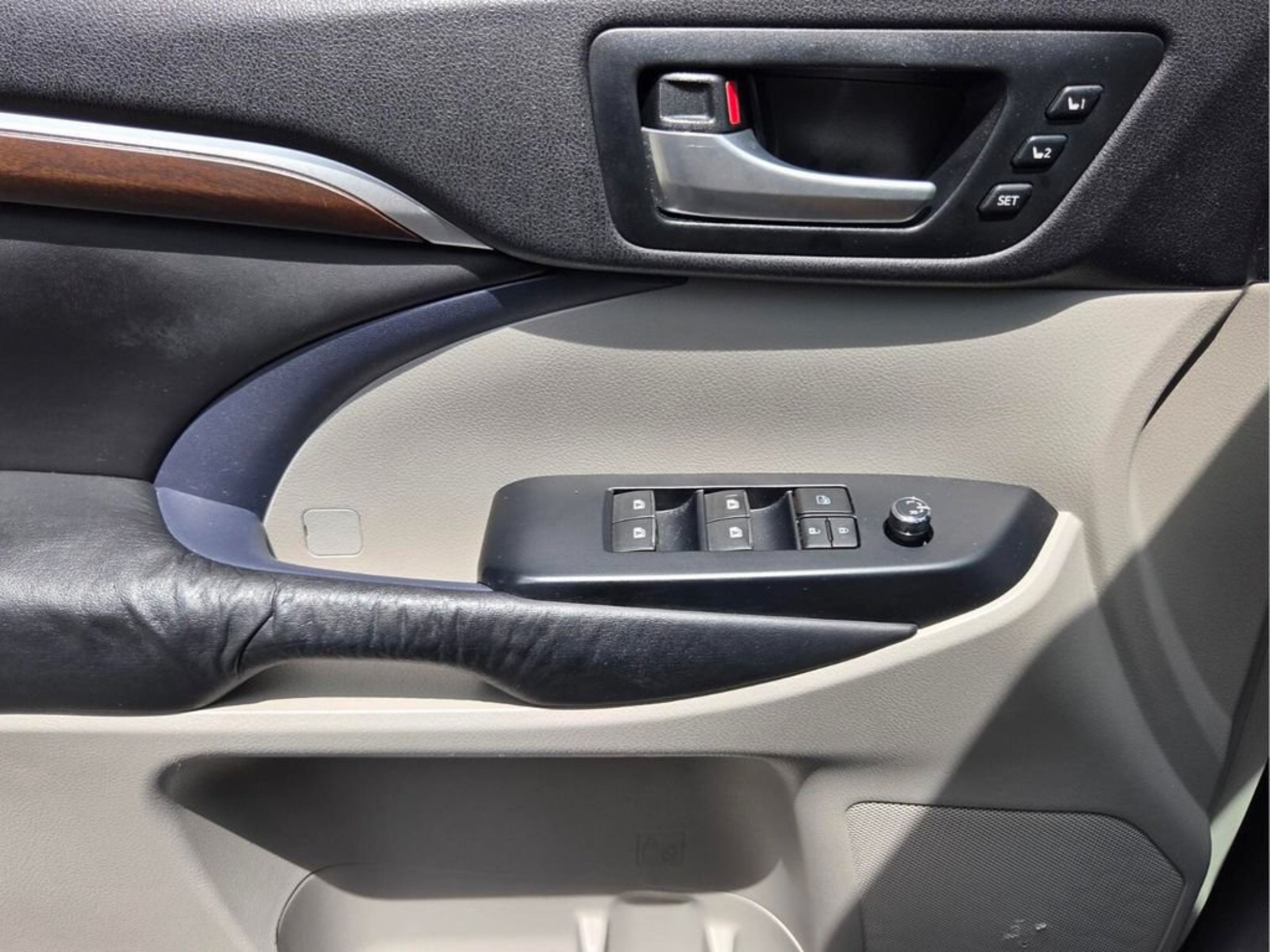 Used 2016 Toyota Highlander Limited AWD/4WD image 21