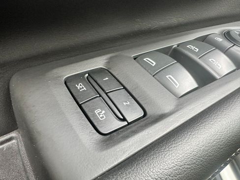 Used 2024 GMC Yukon XL AT4 w/ Technology Package AWD/4WD image 10