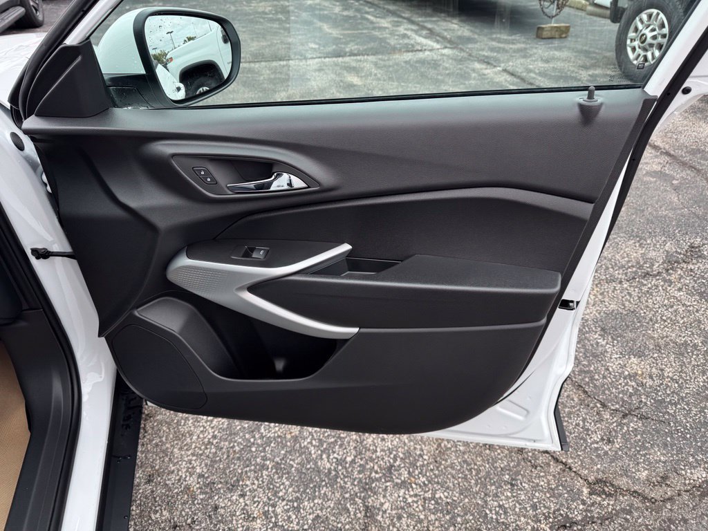 New 2026 Chevrolet Trax LS w/ LS Convenience Package FWD image 18