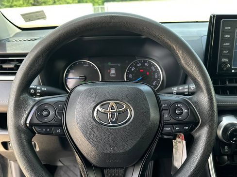Used 2020 Toyota RAV4 LE AWD/4WD image 23