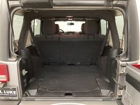 Used 2018 Jeep Wrangler Unlimited Sahara image 21