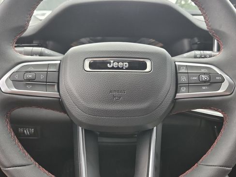 Used 2025 Jeep Compass Trailhawk AWD/4WD image 27