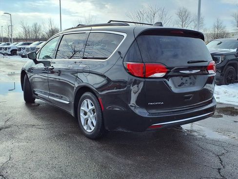 Used 2017 Chrysler Pacifica Touring-L w/ Tire & Wheel Group image 35