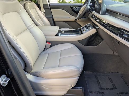 Used 2024 Lincoln Aviator AWD w/ Premium Package image 32