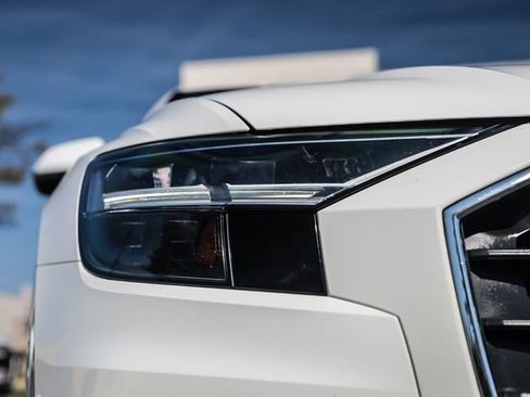 Used 2019 Audi Q8 Premium w/ Convenience Package AWD/4WD image 11
