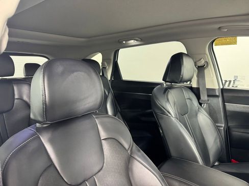 Used 2023 Kia Sorento EX w/ Panoramic Sunroof Package image 28