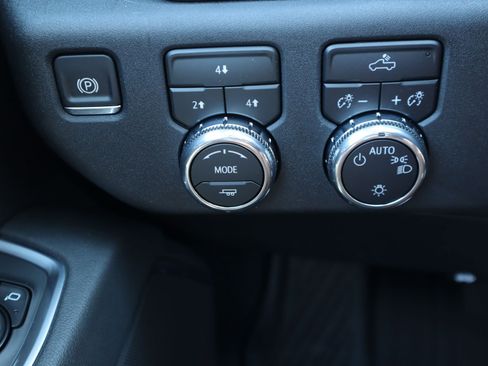 New 2026 GMC Sierra 3500 SLE AWD/4WD image 9