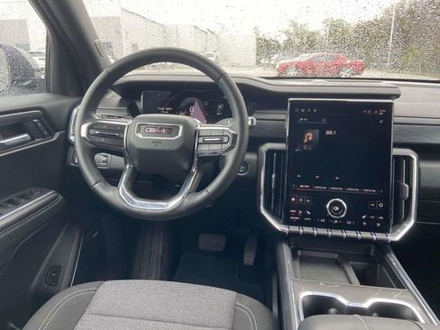 Used 2025 GMC Acadia Elevation image 13