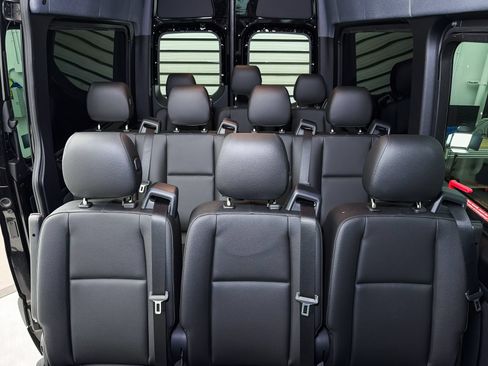 Used 2024 Mercedes-Benz Sprinter 2500 image 25