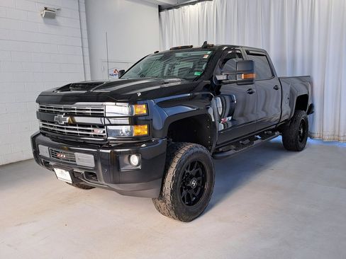 Used 2019 Chevrolet Silverado 2500 LTZ w/ Duramax Plus Package image 2