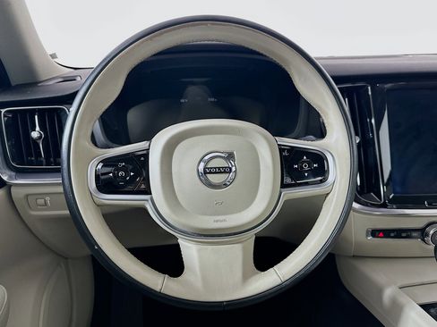 Used 2020 Volvo S60 T6 Momentum image 18