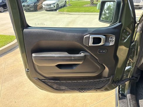 Used 2022 Jeep Gladiator Sport AWD/4WD image 23